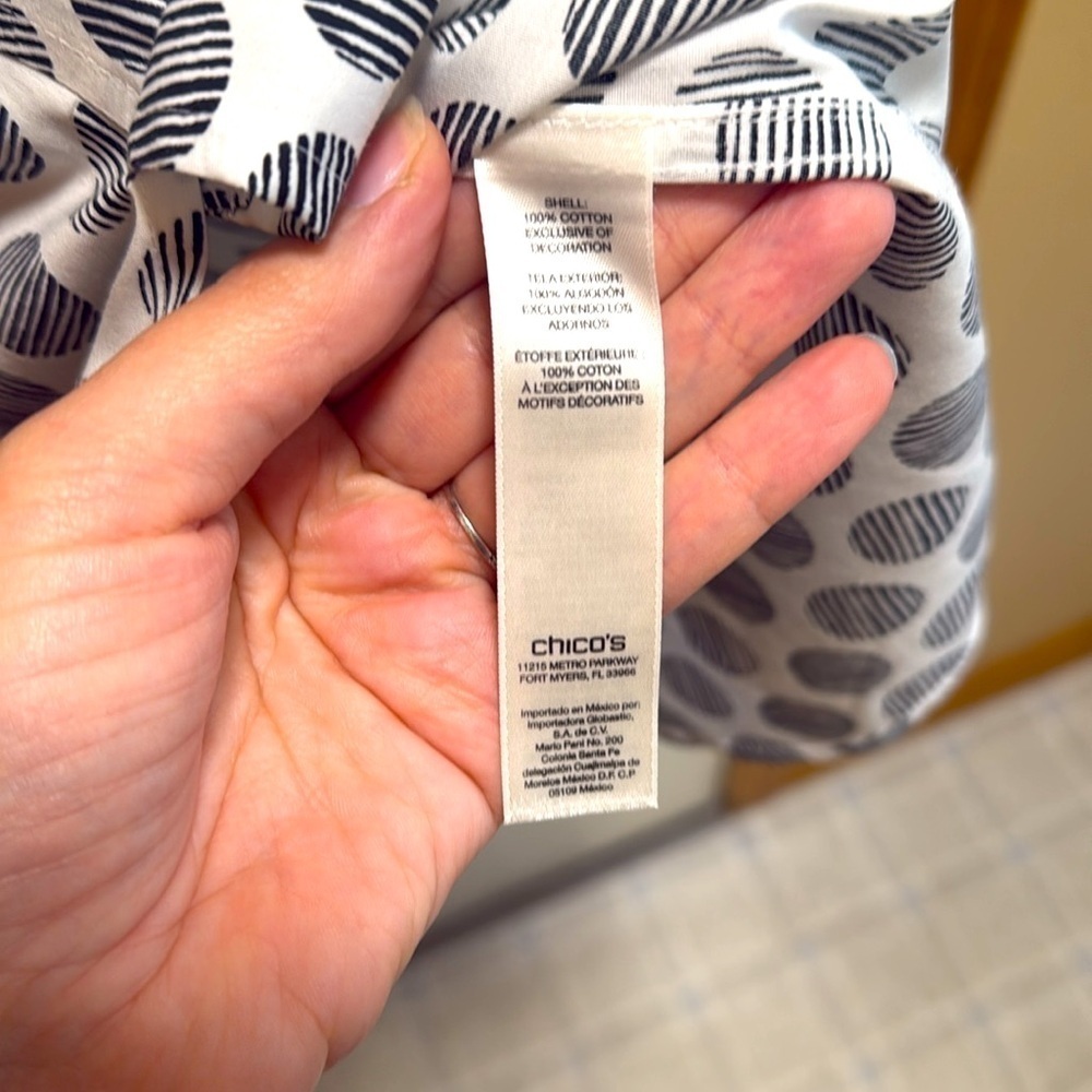 NWOT Chicos Polka Dot Button-Up No Iron Cotton Blouse size 3 / 16 - Picture 4 of 7